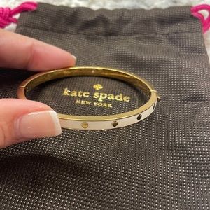 Bangle Kate Spade - Spot The Spade Enamel Hinged Bangle bracelet
